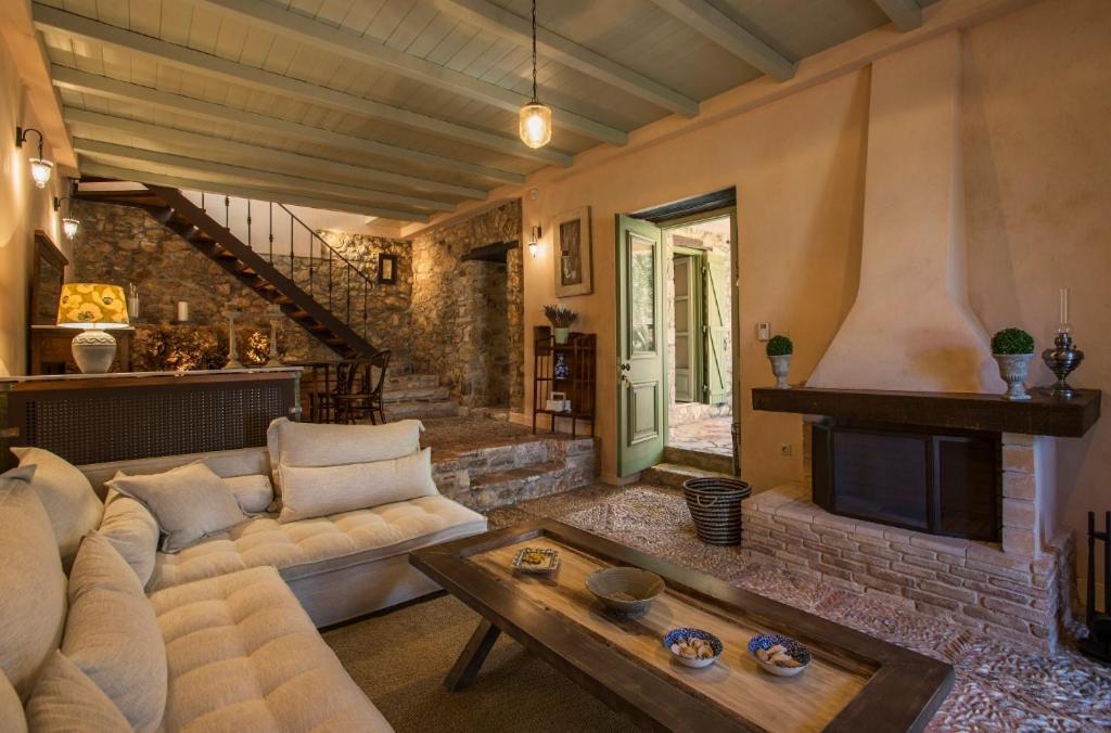 Kyparissia Old Town Lodge With Amazing Sea View Экстерьер фото