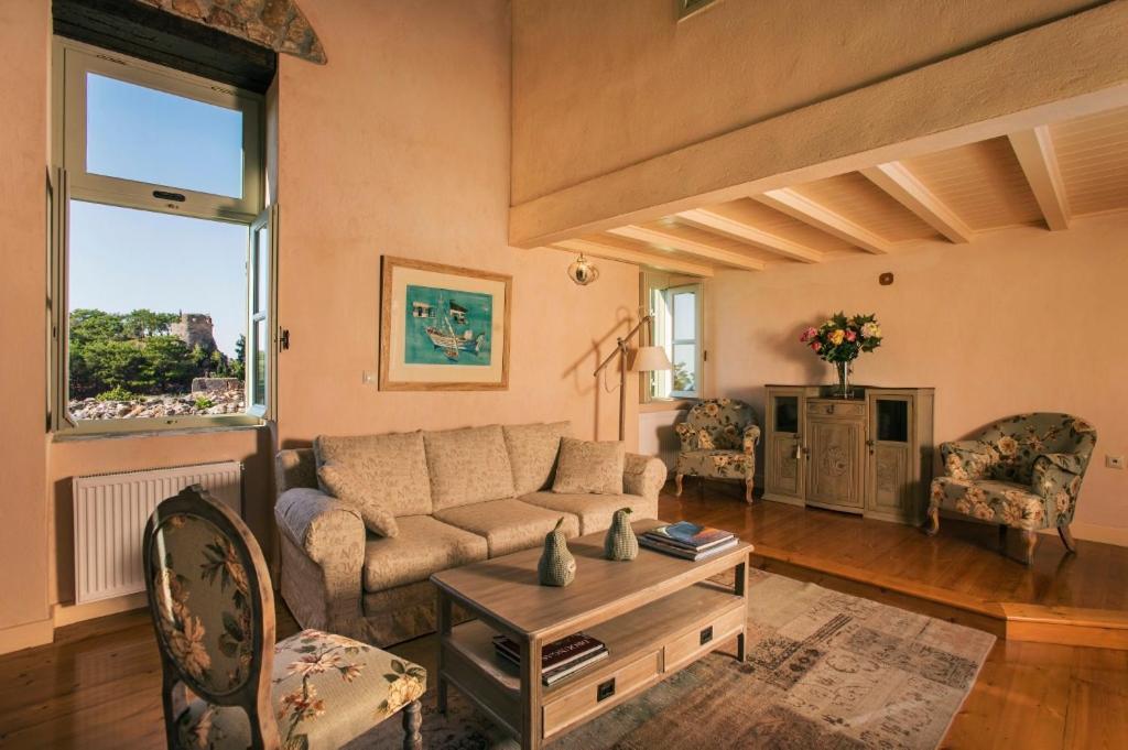 Kyparissia Old Town Lodge With Amazing Sea View Экстерьер фото