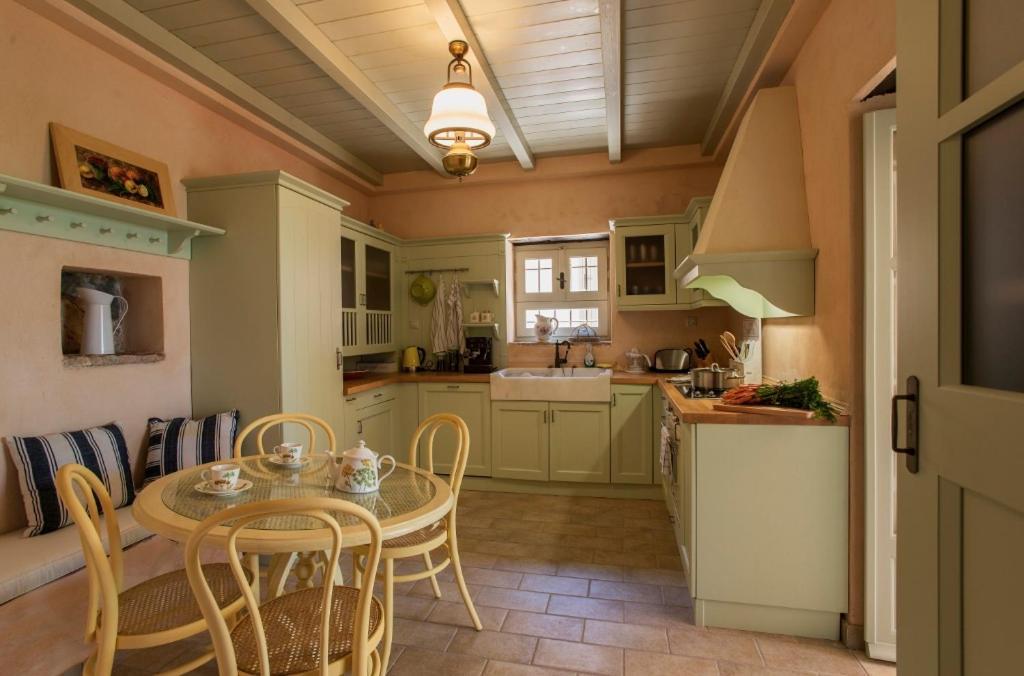 Kyparissia Old Town Lodge With Amazing Sea View Экстерьер фото